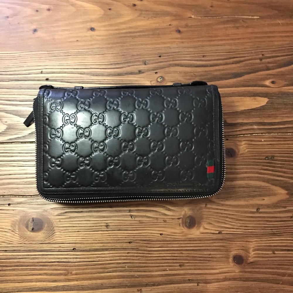 Gucci Gender Neutral Hand Wallet/Clutch